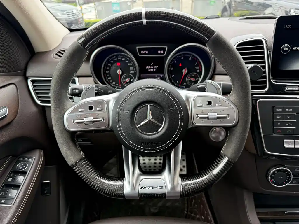 Mercedes-Benz GLE 2017 — фото 19