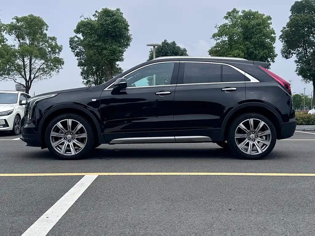 Cadillac XT4 2023 — фото 3