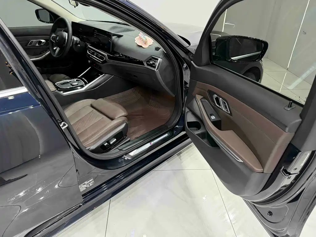 BMW 3 Series 2023 — фото 18