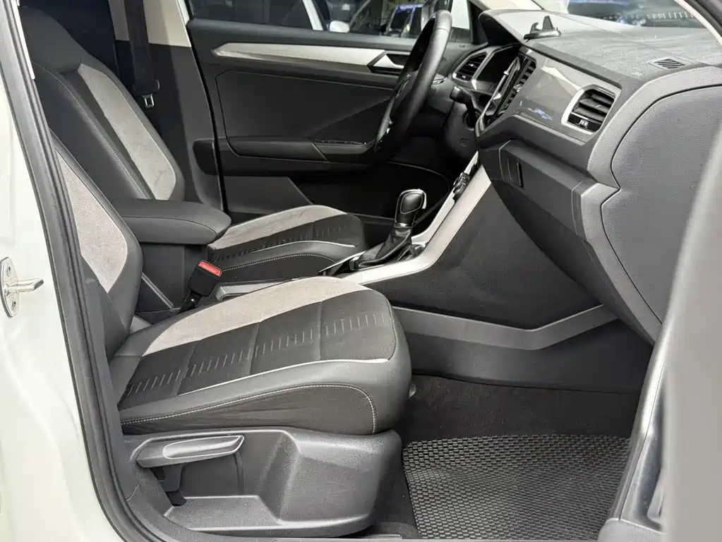 Volkswagen T-Roc 2023 — фото 15