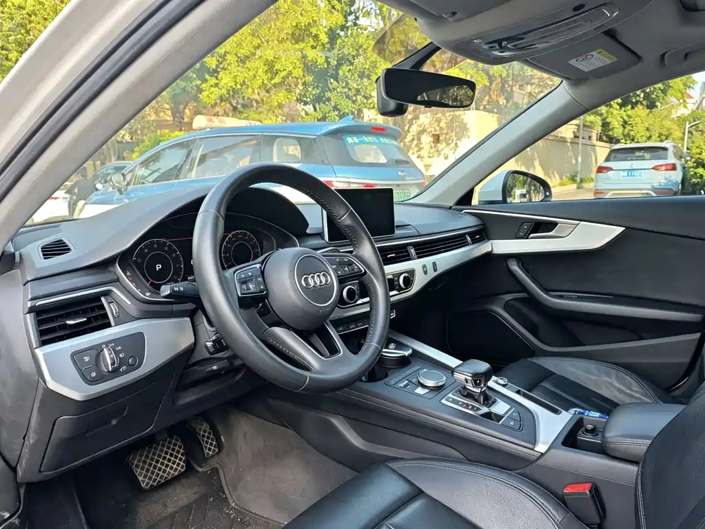 Audi A4L 2018