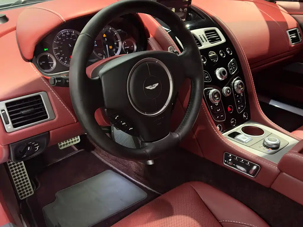 Aston Martin Rapide 2016 — фото 8