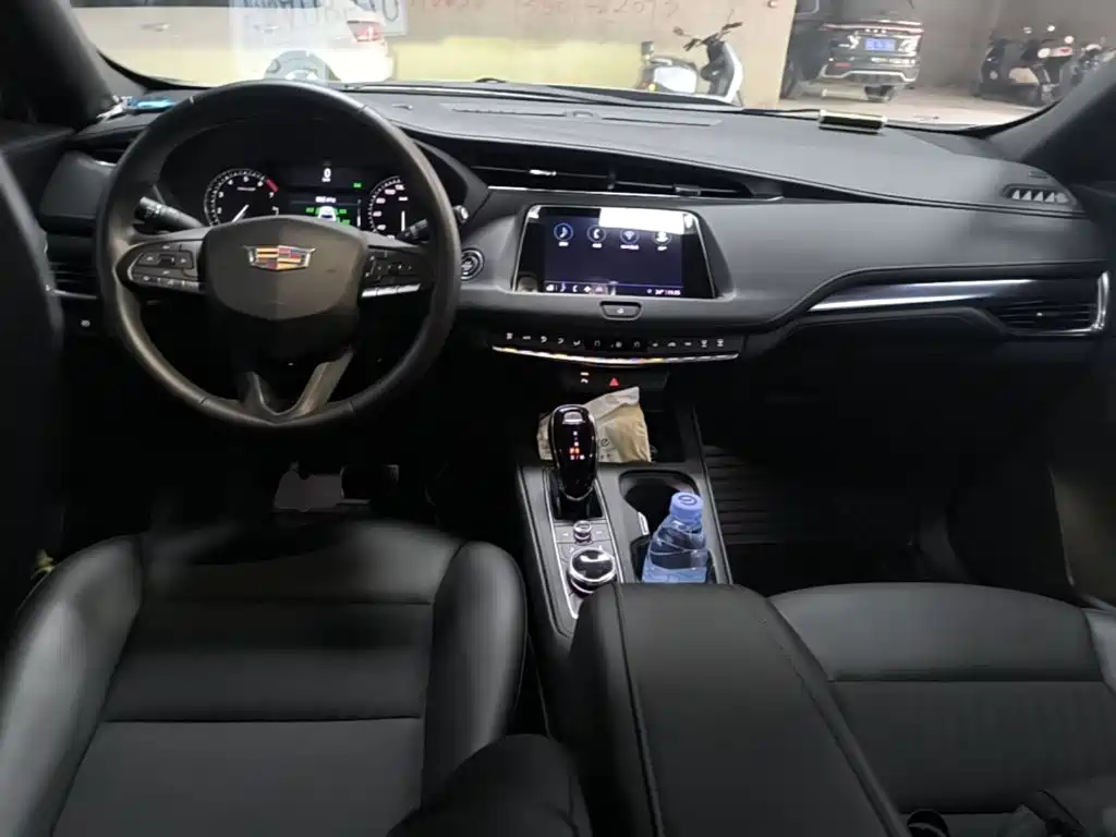 Cadillac XT4 2023 — фото 10