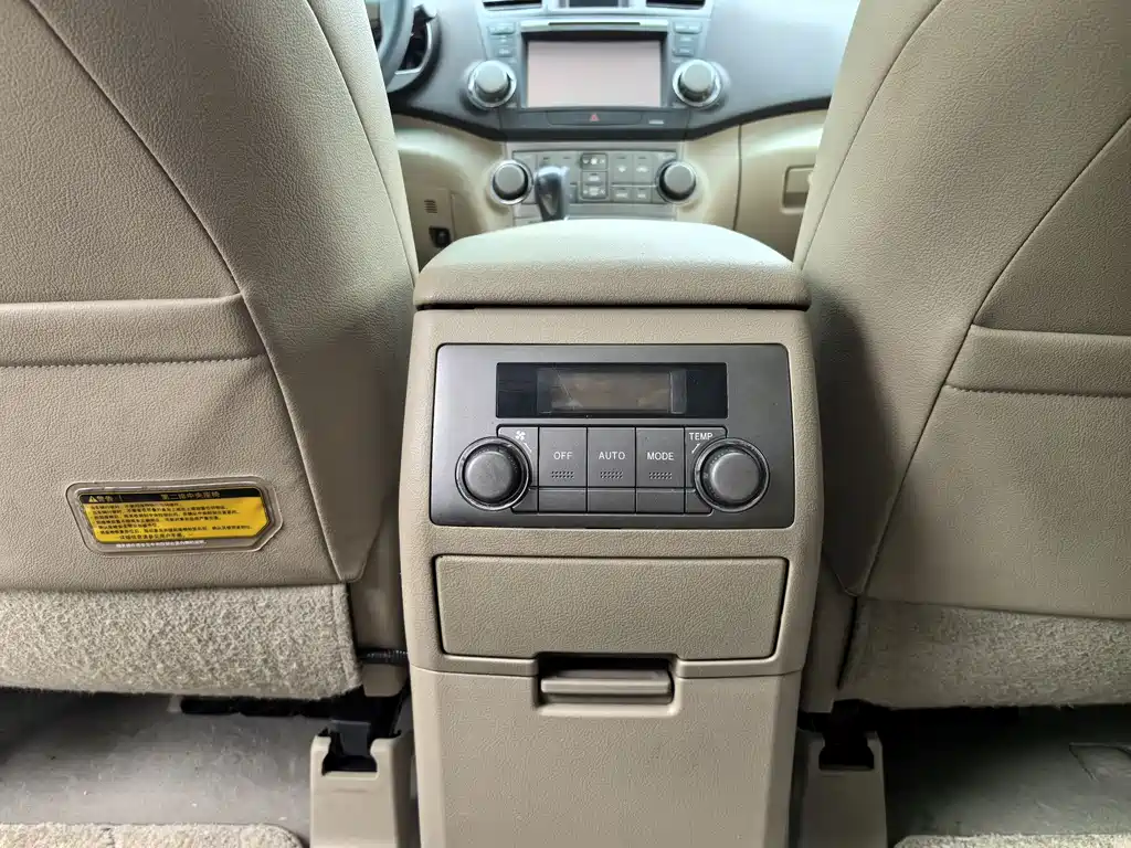 Toyota Highlander 2011 — фото 11