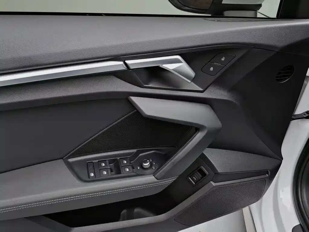 Audi A3 2023 — фото 17