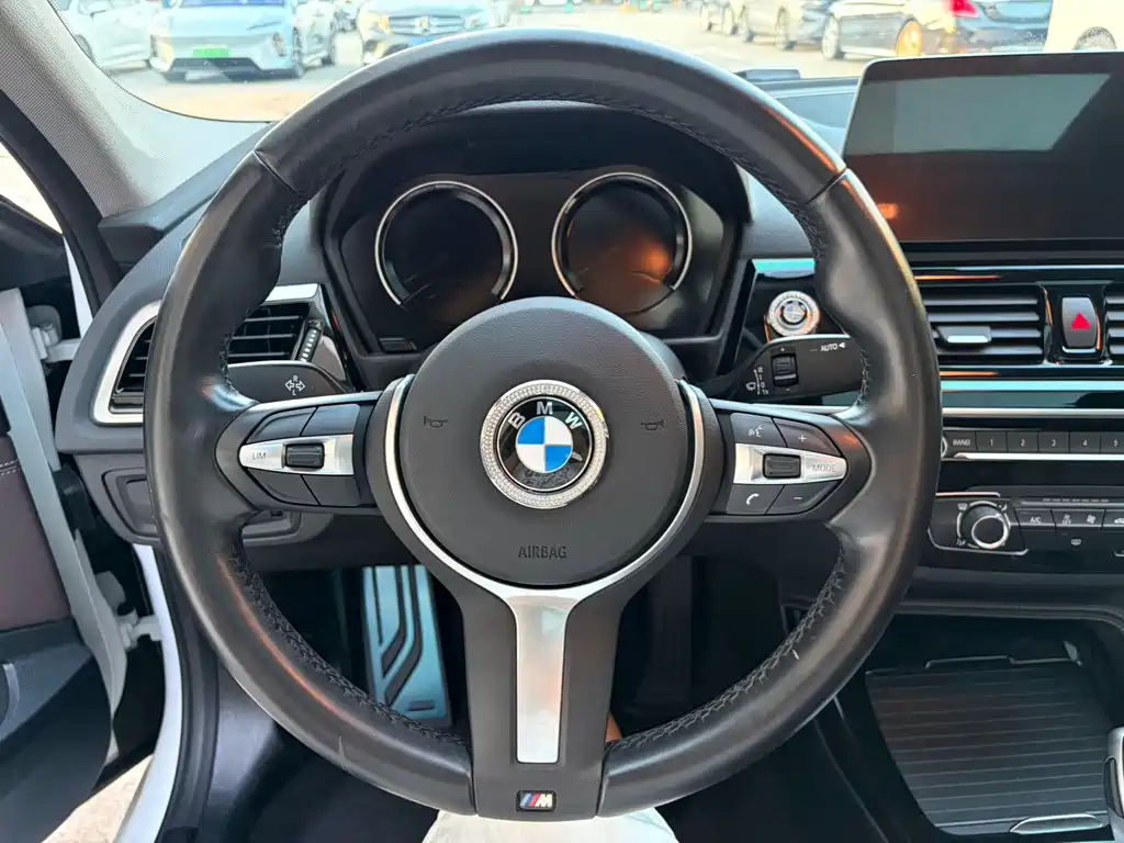BMW 1 Series 2023 — фото 12