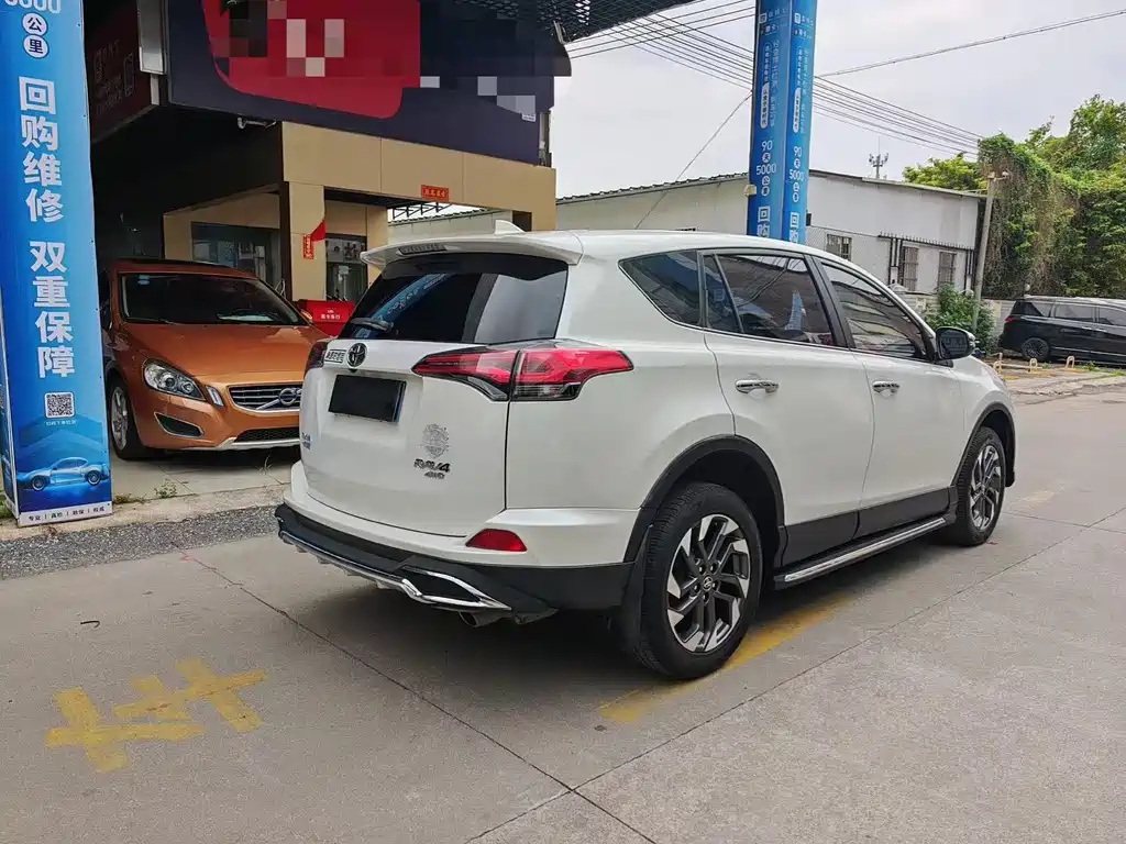 Toyota RAV4 2017 — фото 9