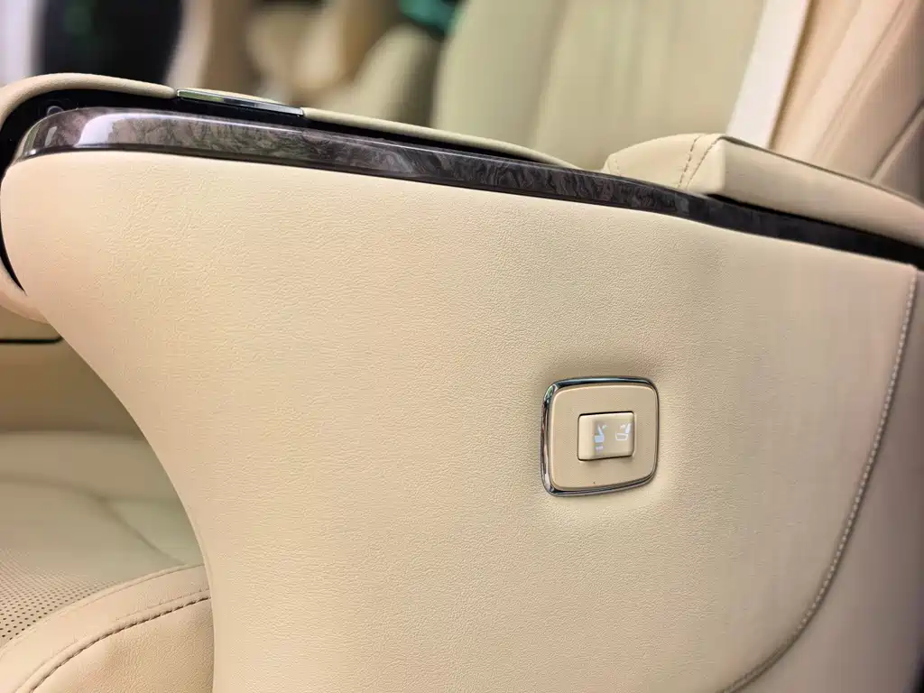 Toyota Vellfire 2021 — фото 11