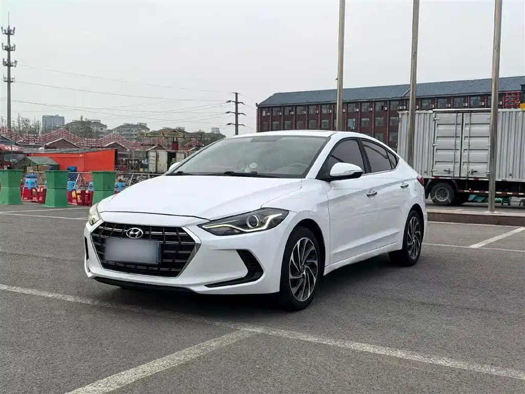 Hyundai Elantra 2020 — фото 1