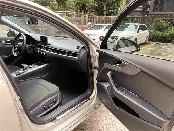 Audi A4L 2019