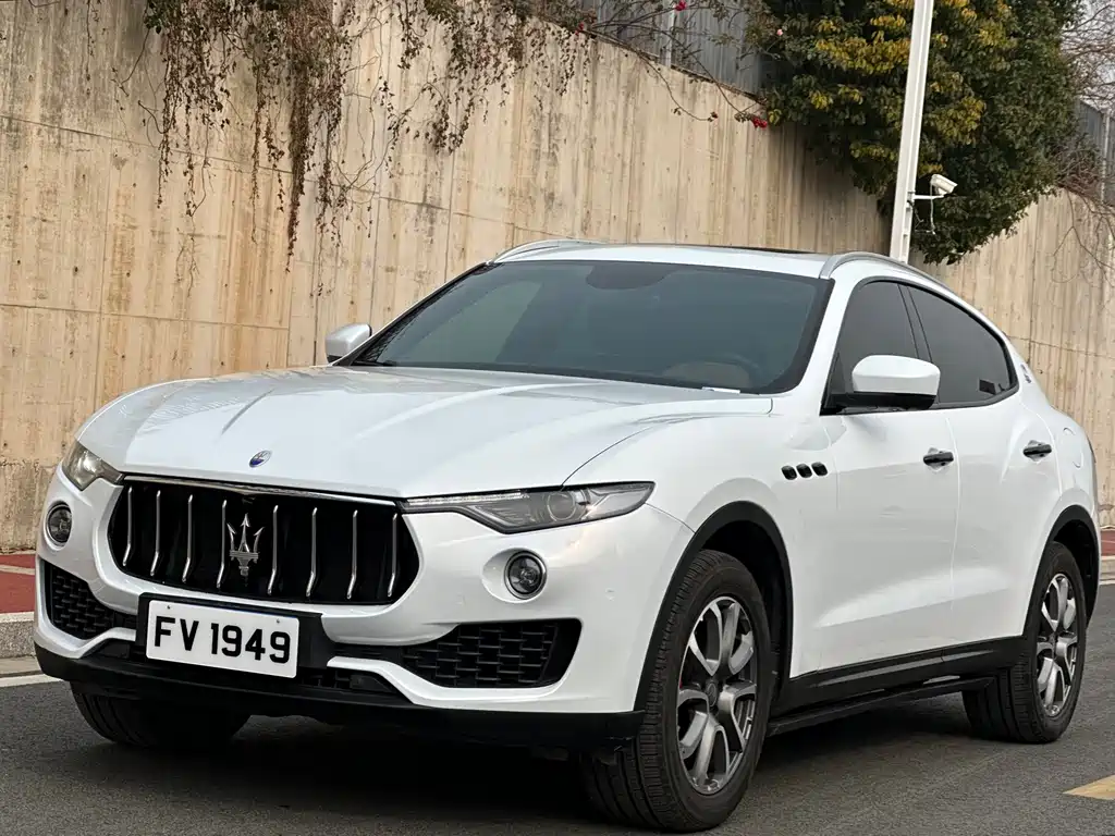 Maserati Levante 2017 — фото 11