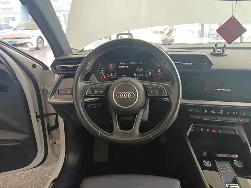 Audi A3 2024 — фото 11