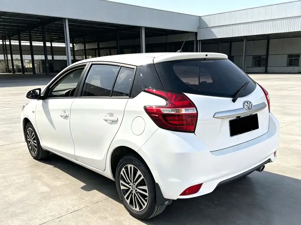 Toyota Yaris L 2018 — фото 7