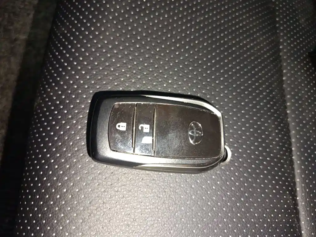 Toyota RAV4 2017 — фото 14