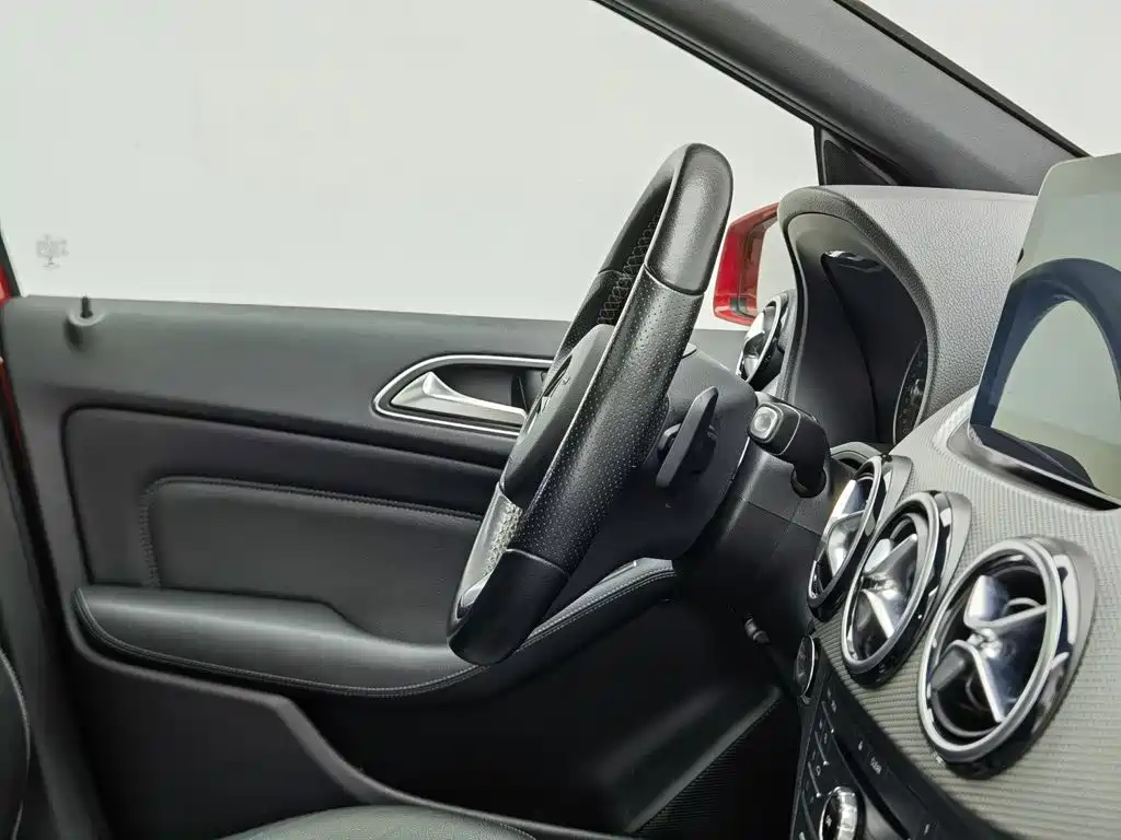 Mercedes-Benz B-Class 2017 — фото 22