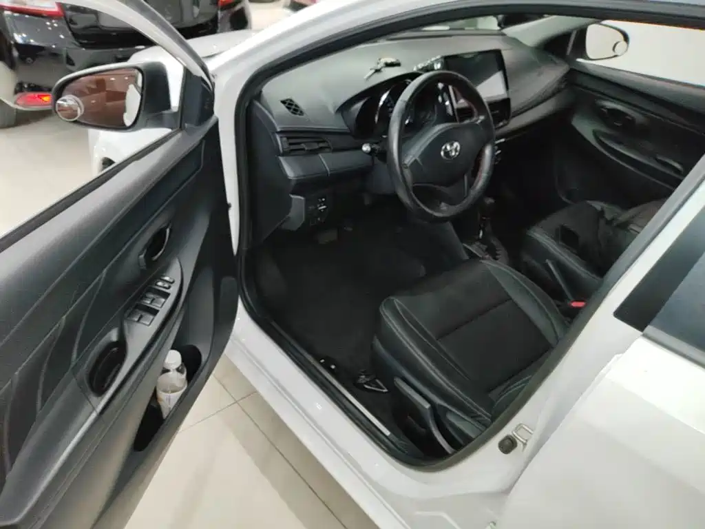 Toyota Yaris L 2019 — фото 16