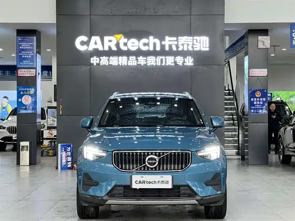 Volvo XC40 2025