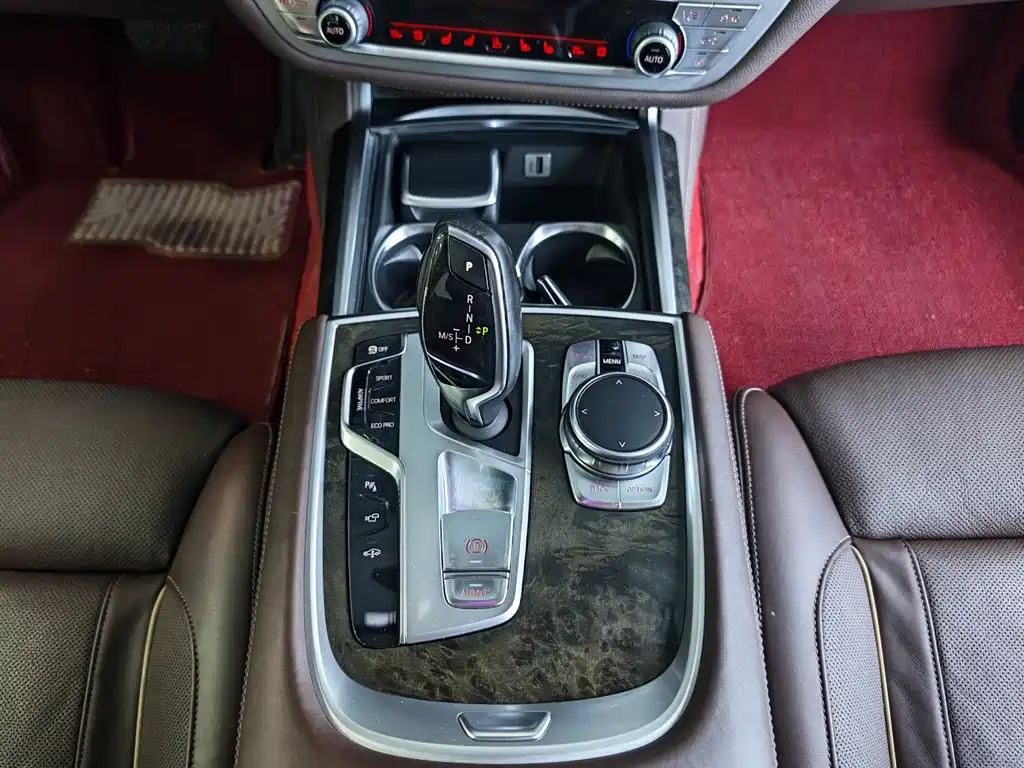 BMW 7 Series 2017 — фото 12