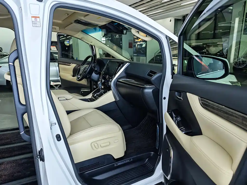 Toyota Vellfire 2021 — фото 15