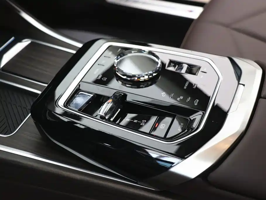 BMW 7 Series 2023 — фото 16