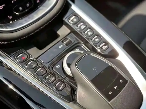 Aston Martin DBX 2021