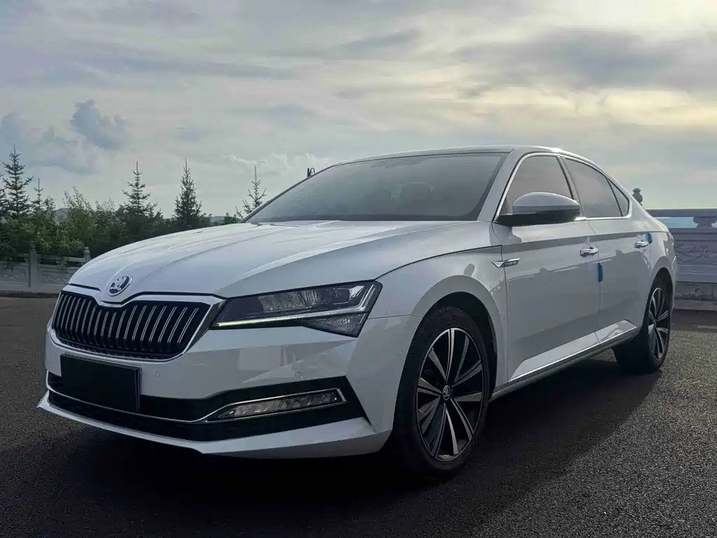 Skoda Superb 2023 — фото 1
