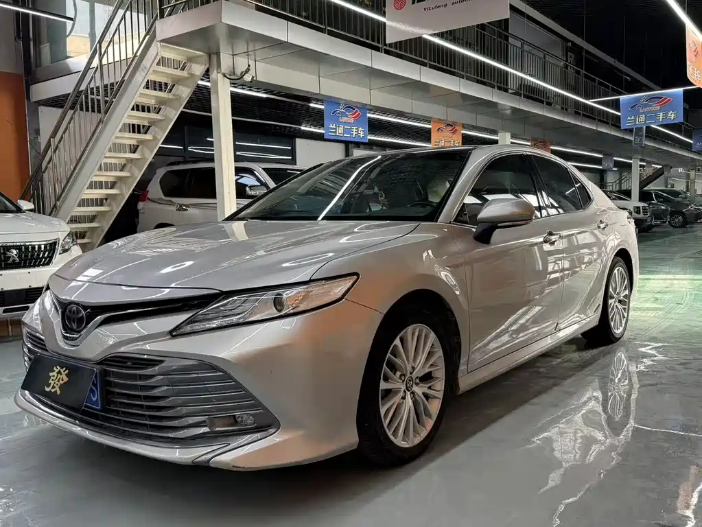 Toyota Camry 2019 — фото 3