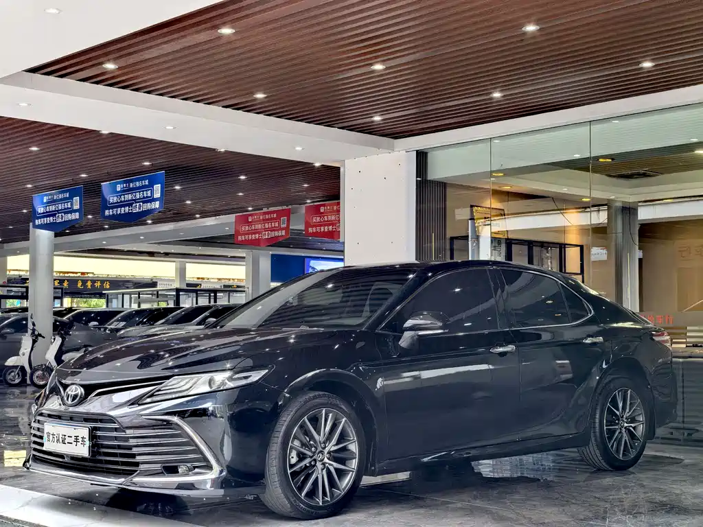 Toyota Camry 2021 — фото 1