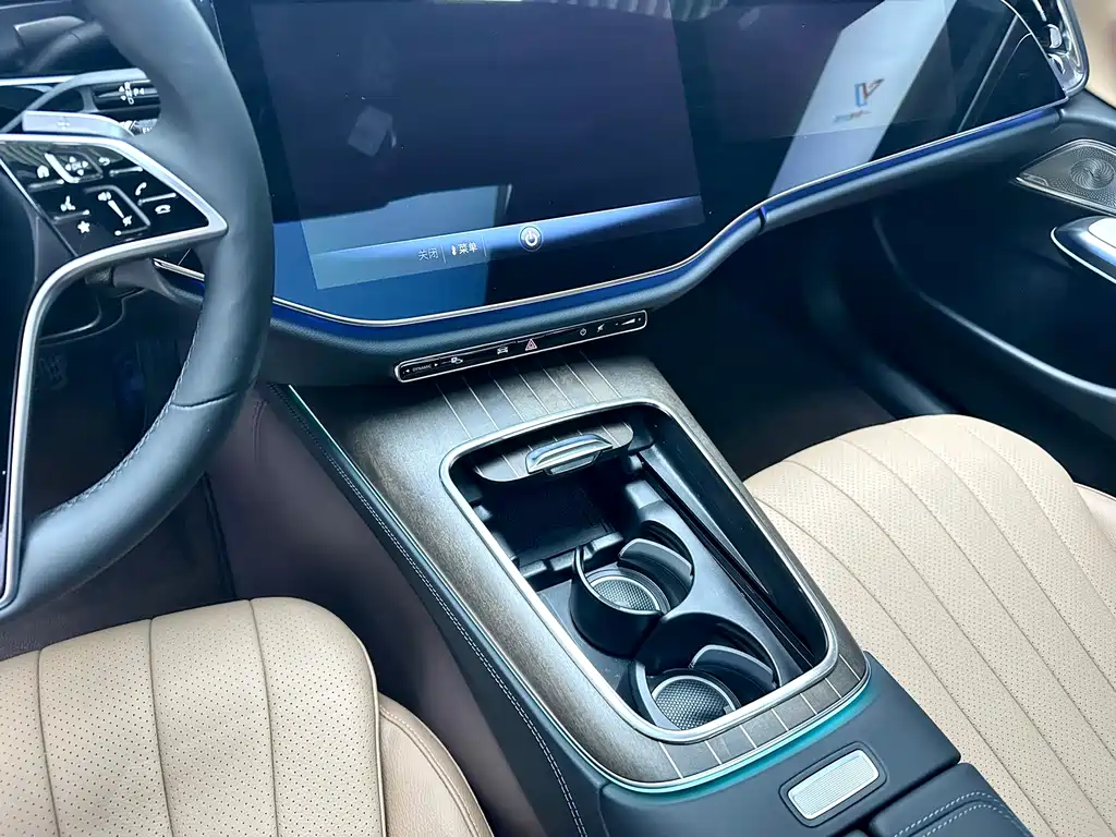 Mercedes-Benz E-Class 2024 — фото 17