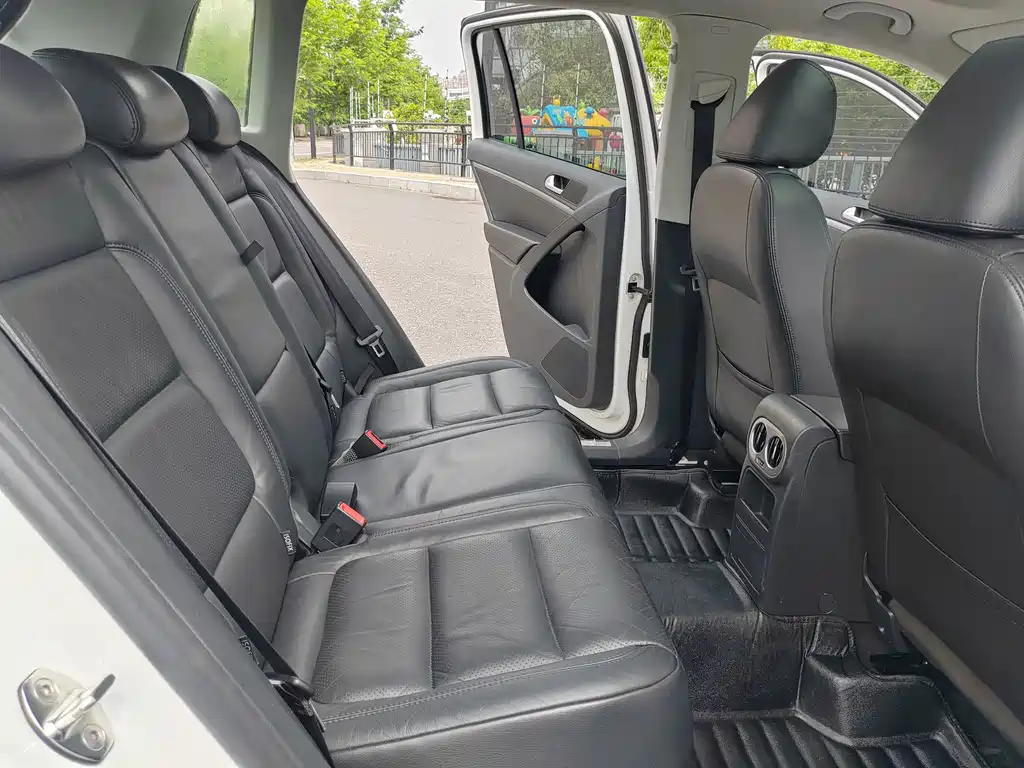 Volkswagen Tiguan 2015 — фото 12