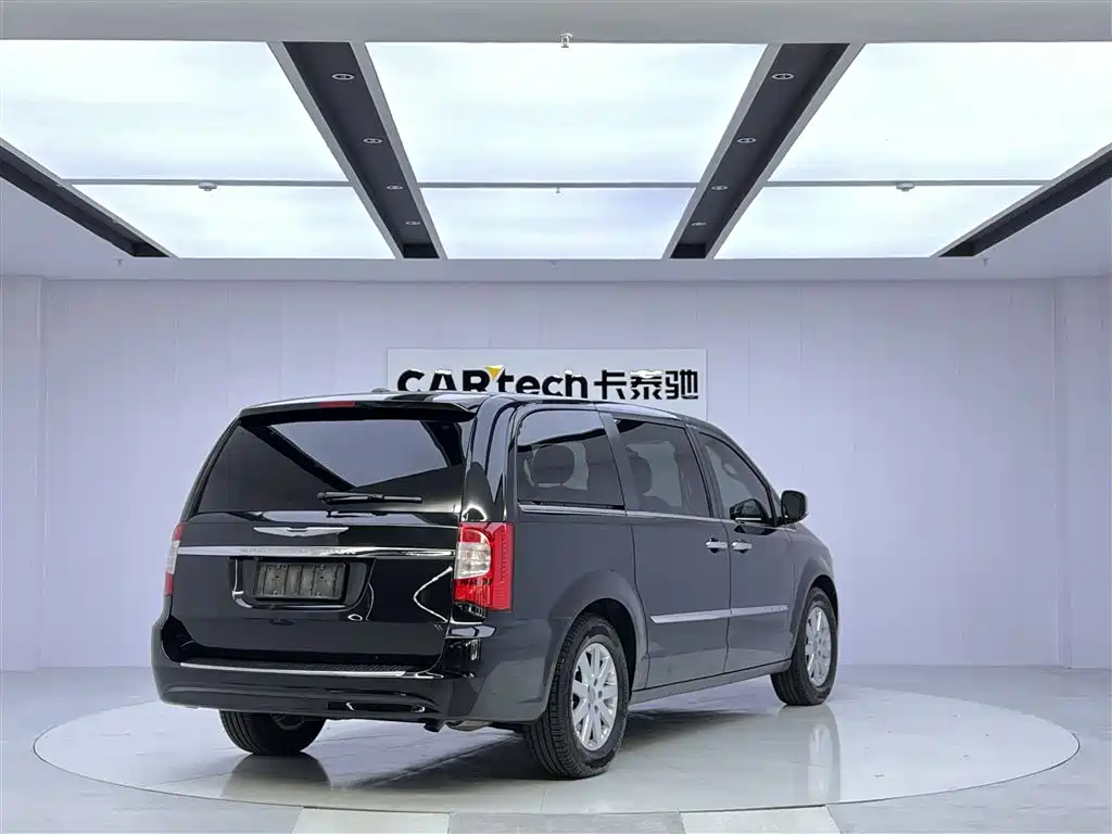 Chrysler Grand Voyager 2015 — фото 9