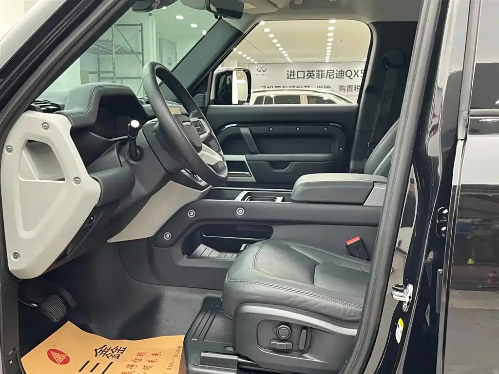 Land Rover Defender 2023 — фото 15