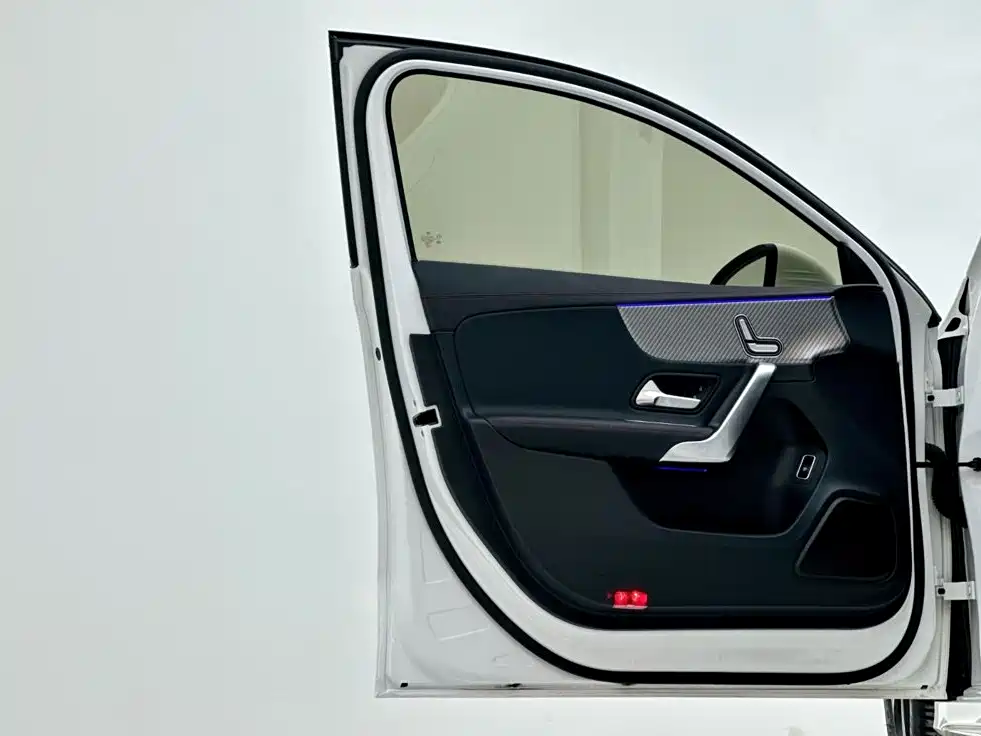 Mercedes-Benz A-Class 2024 — фото 13