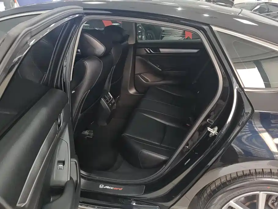 Honda Accord 2022 — фото 11