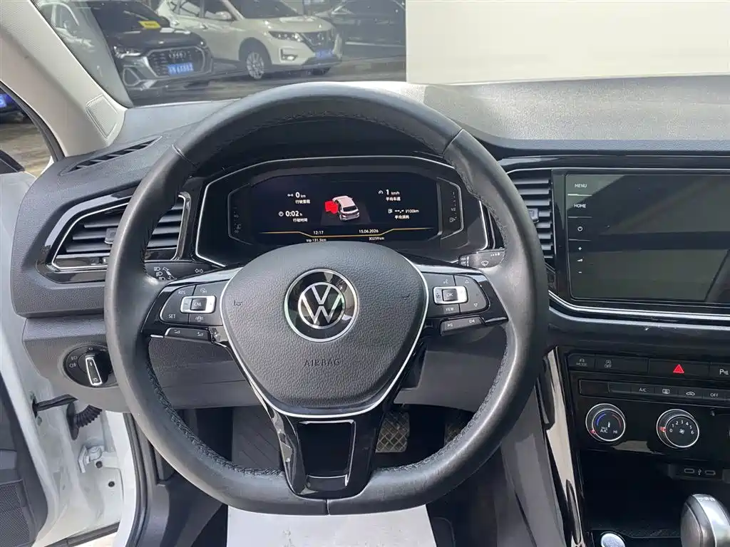 Volkswagen T-Roc 2023 — фото 14