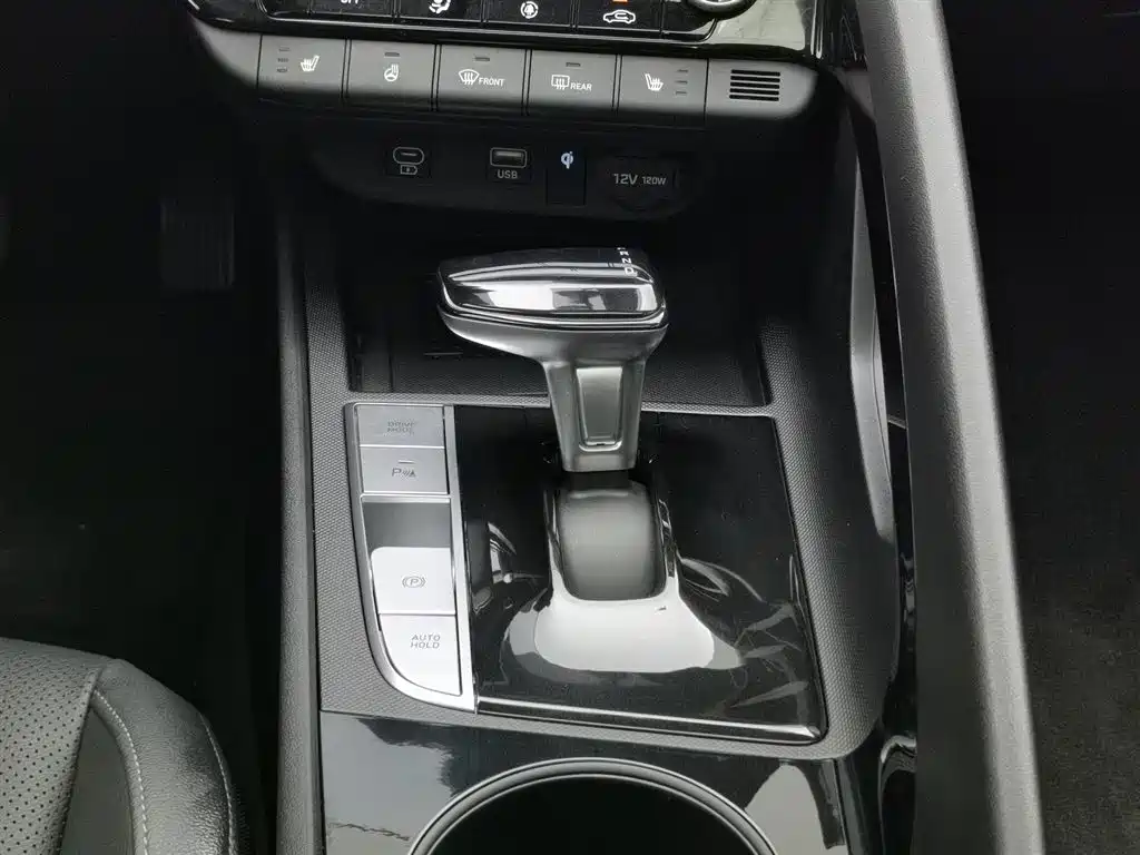 Hyundai Elantra 2025 — фото 13