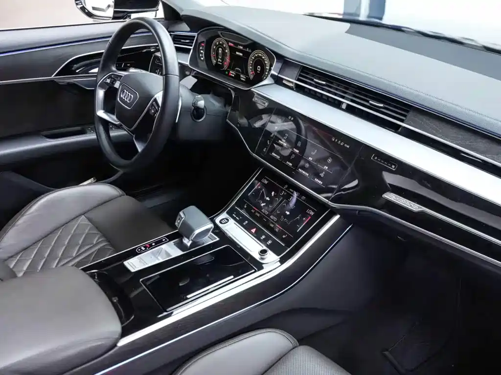 Audi A8 2021 — фото 8