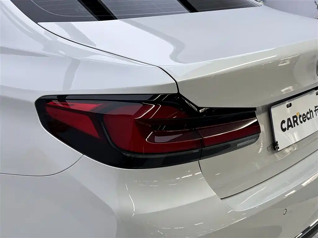 BMW 5 Series 2022 — фото 10