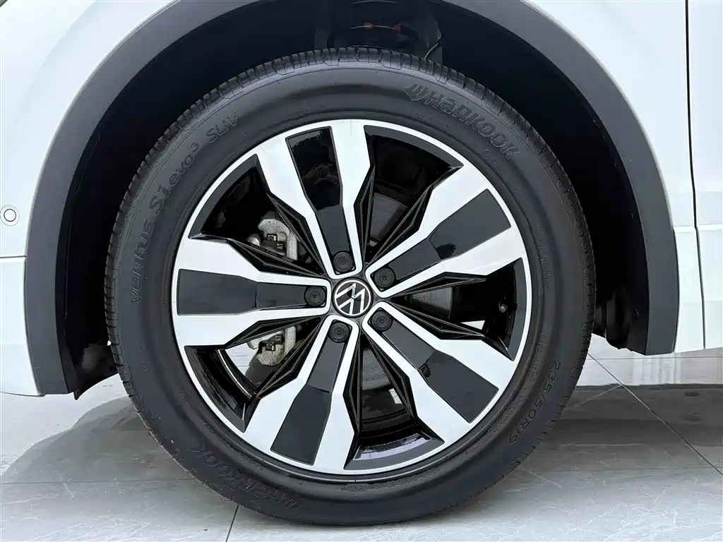 Volkswagen Tiguan L 2024 — фото 9