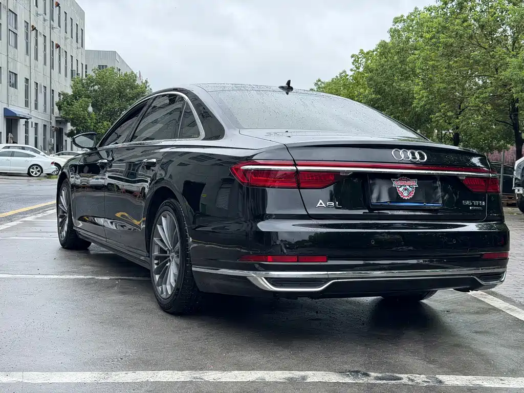 Audi A8 2018 — фото 14