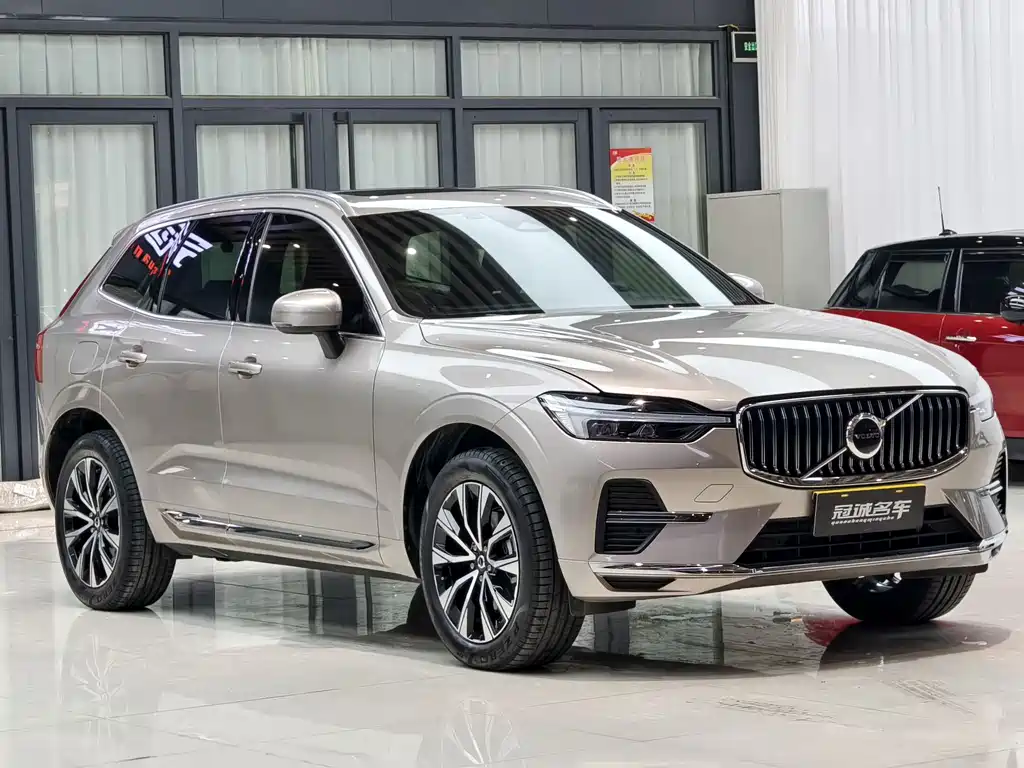 Volvo XC60 2025 — фото 3