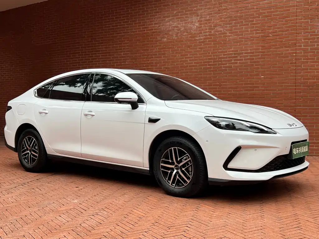 BYD Seal 05 DM-i 2025 — фото 4