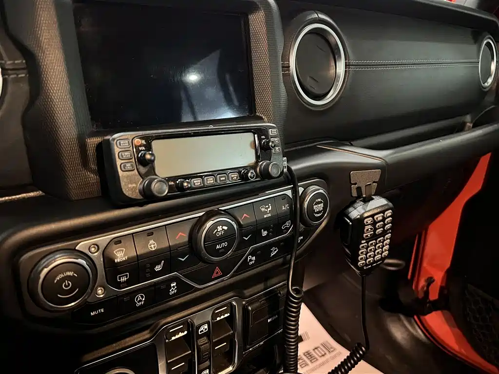 Jeep Wrangler 2020 — фото 12