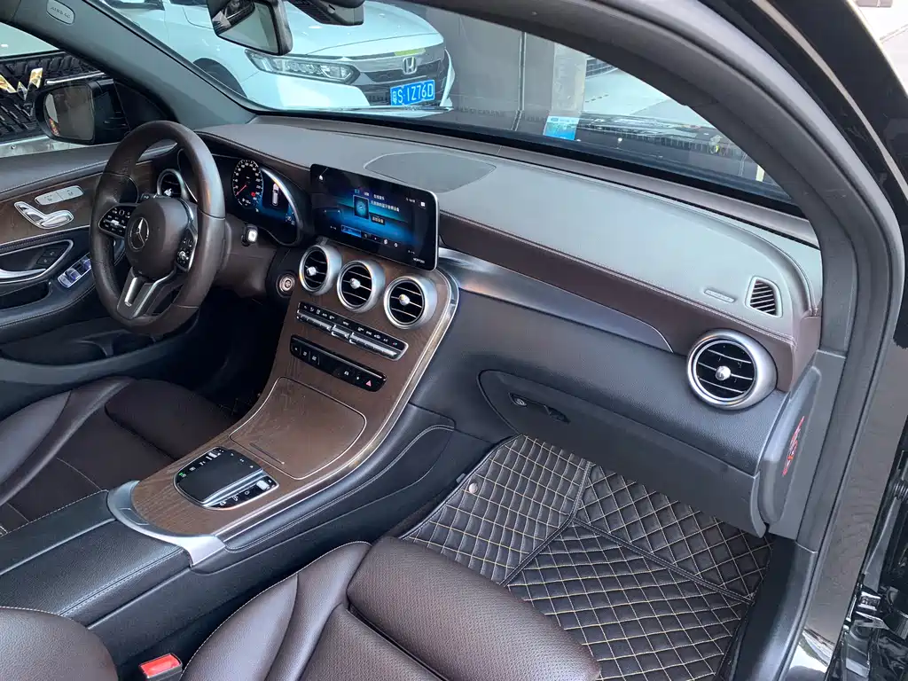 Mercedes-Benz GLC 2020 — фото 13