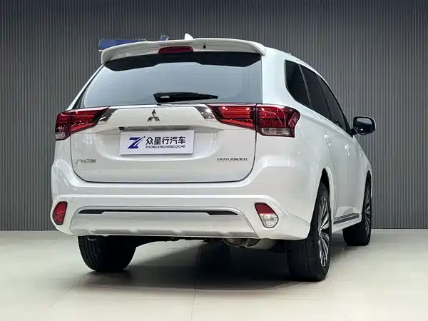 Mitsubishi Outlander 2023