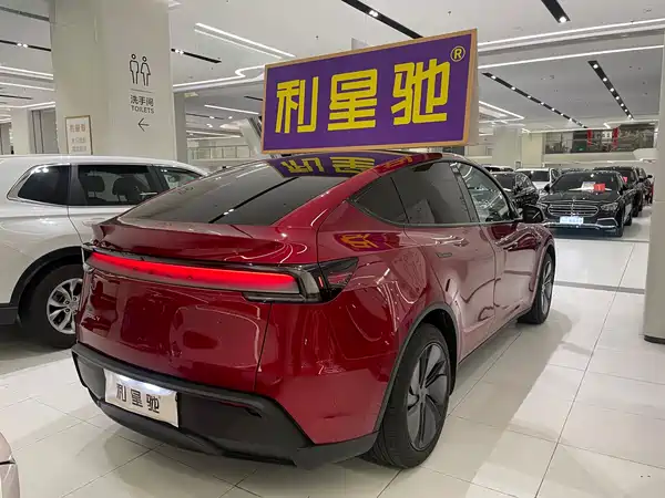 Tesla Model Y 2025