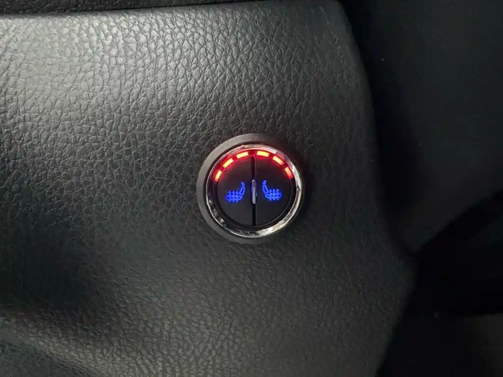 Toyota Yaris L 2023 — фото 14
