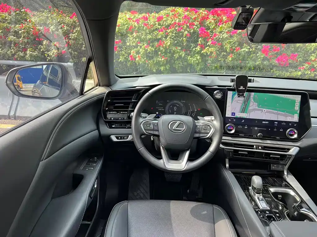 Lexus RX 2023