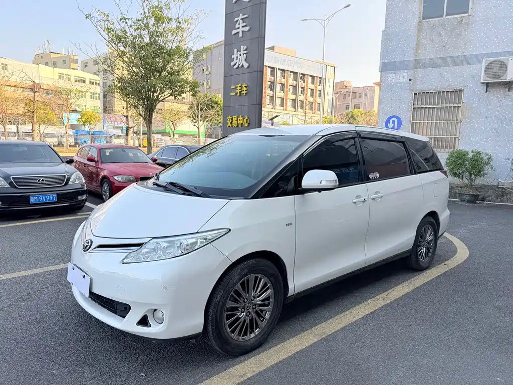 Toyota Previa 2015 — фото 1