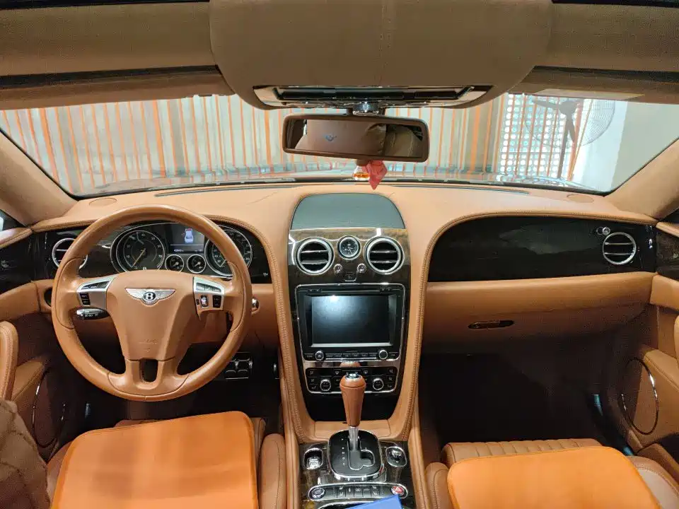 Bentley Flying Spur 2018 — фото 4